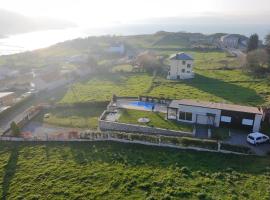 Ceranzos 61B Pool Beach House, hotel i Jove