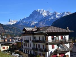 Albergo Alpino, hotel em Falcade