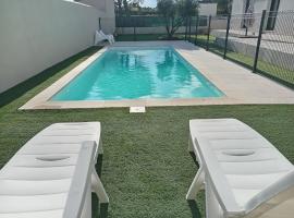 Charmant studio-cabine au calme proche de Nîmes, hotel a Bouillargues