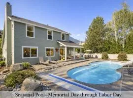 All Seasons Getaway by NW Comfy Cabins