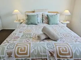 Jimmara Sands- Central home close to shops & beach