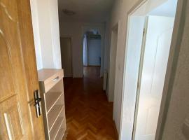 Apartment Bogatinovi, hotell i Kočani