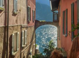 Casa di Mezzo "Historic centre of VARENNA" Lake Como, atostogų namelis mieste Varenna