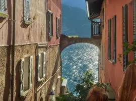 Casa di Mezzo "Historic centre of VARENNA" Lake Como
