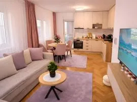 Alma Apartment - Family Stay Across Aqua Park Raj