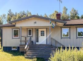 Haus auf einer Anhöhe, ruhig, Flussnähe, Glasreich โรงแรมในAlsterfors