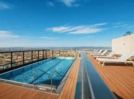 KAISER LODGE with Balcony & Rooftop Pool Access, AlpenLuxus Collection