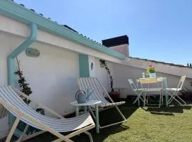 High Tech Smart Penthouse Terrace 10min Walk to Beach