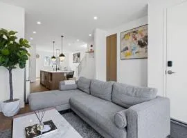 Gorgeous 6BR Luxury Home Downtown Views