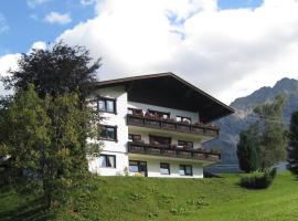 Im Höfle Ferienwohnungen, cheap hotel in Mittelberg