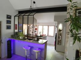 Maison familiale : charme & nature, Hotel in Senlis