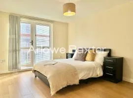 Modern 4-Bedroom House, Families and Contractors