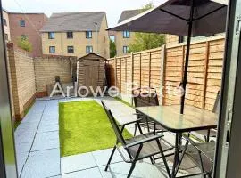 Modern 4BR Home in Grays