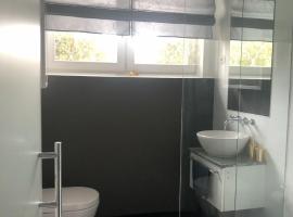 Großzügige Villa in Grünwald mit Alterscharme, hotel in Grünwald