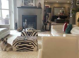 Großzügige Villa in Grünwald mit Alterscharme, hotel en Grünwald