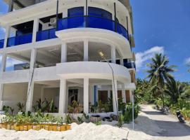 Love Beach Thoddoo Maldives، فندق في ثودو