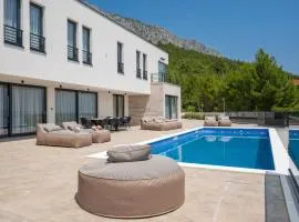 Villa Ivana with Heated Pool, Hot Tube, Sea View