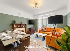 Stylish 5 Bed Home in Forest Hill by Amber Stays, Perfect for Business & Contractors Sleeps 16!