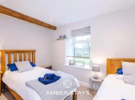 Sunny Side Barn in Cracoe North Yorkshire by Amber Stays Perfect for Big Groups and Leisure Stays, Sleep 8 and Parking