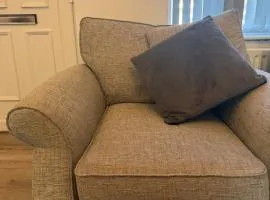 Modern 3 Bedroom Home, Parking, 10 mins to City