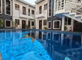 2BR spacious Townhouse Near SM Clark & Airport