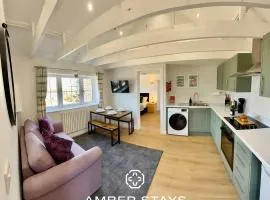 Four Counties Cottage in Collyweston by Amber Stays, Perfect for Getaways with Free Parking