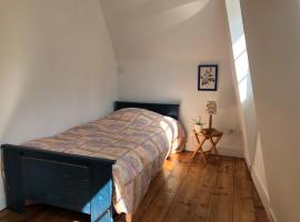 Petite chambre en centre-ville, Hotel in Oloron-Sainte-Marie