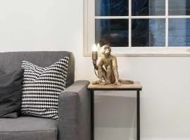 Modern 4 Bed 4 Bath Home in Reading Perfect for Business and Contractors with Free Parking!