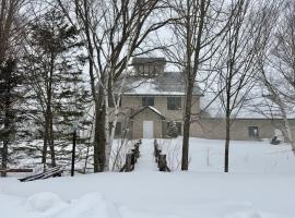 Private Lake Superior Luxury Beachfront Escape, hotel a Grand Marais