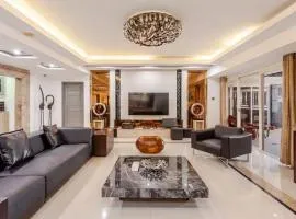 Cozy Condo near NAIA Airport with Balcony