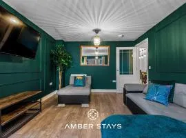 Spacious 5 Bed House in Reading by Amber Stays, Perfect for Business & Contractors, Sleeps 12