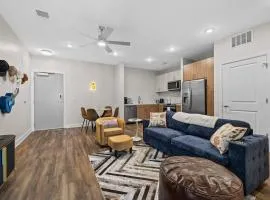 1BR retreat near Ryman with gym access