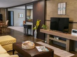 Spacious & Quiet Home Near Beaches & Shopping