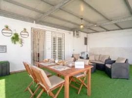 CarmenLeo-Central Accommodation with Patio