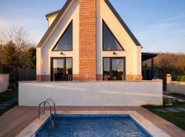 Garden house with hot pool and nature and sea views, hotel i Sakarya