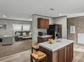 Quiet & Large Home Close to Shopping & Beaches