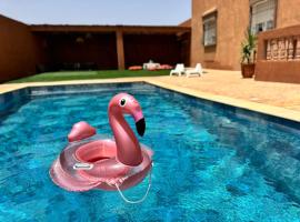 Villa avec piscine privée chauffée, hotel din Oulad Noumer