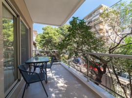 Angelica Oasis - Alimos Luxury Apartments - Private Pool - Parking - 5min Beach - Family Friendly, Hotel in Alimos