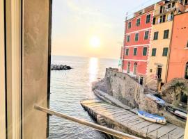 Back in Tide , frontal sea view window, no AC, Pet friendly, hotel u gradu Riomađore