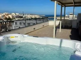 Doni Signature Penthouse with Hot Tub & Views