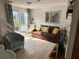 20 Strawberry Hill cosy cottage sleeps 5