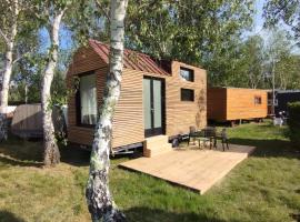 Tiny house rouge - natur'o medoc, Hotel in Naujac-sur-Mer