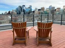 Kensington C-Train, King Bed, Rooftop Views, Walkable Neighbourhood, 5-Star Stay, Mid-Week Sale!!