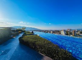 The Astra SkyRiver Luxury Condo with Rooftop Swimming Pool and Gym, Hotel in Chiang Mai