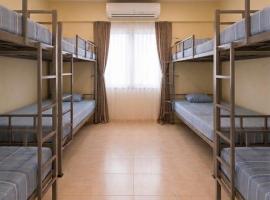 Ac Luxurious Bed with breakfast In Thane West: Thane şehrinde bir otel