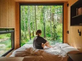 Hidden Base - romantyczna leśna kryjówka