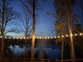 Woodlawn Lakeside Retreat - 2 BR Waterfront Cabin