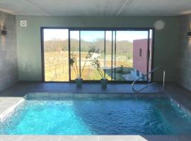 Gîte Caruso - Authenticité - Piscine - Climatisation - Vignes, hôtel à Trouillas