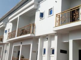 Flourish Garden Apartments, hotel u Asabi