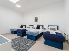 Wow 10 Beds 2 bath Lift Parking Contractor welcome, hôtel à Basingstoke
